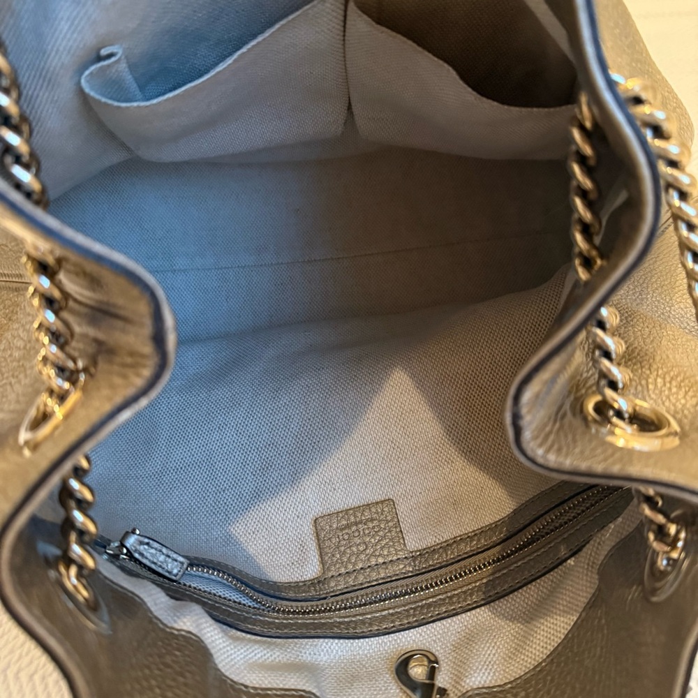 Gucci Soho Medium Chain Tote in Gold - Picture 4 of 16
